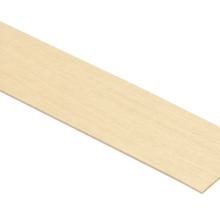 Planche en bois rectangulaire de couleur claire avec une surface lisse.