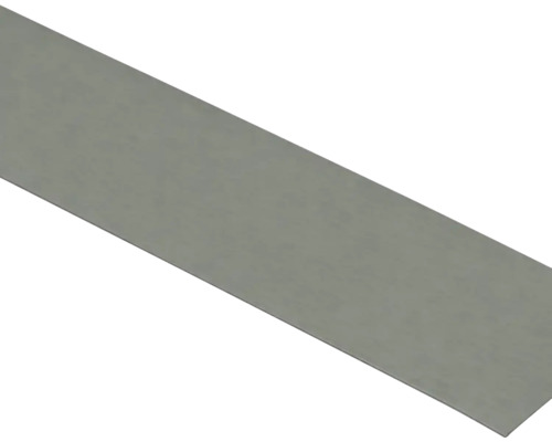 Flachprofil aus Metall mit glatter Oberfläche.