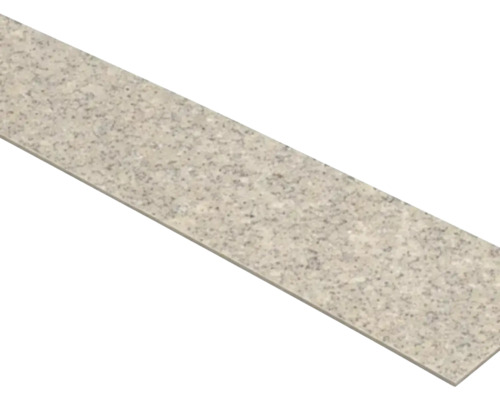 Sockelleiste aus Feinsteinzeug mit Granitoptik, rechteckig und fein gesprenkelt.