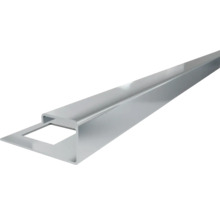 Fliesenschiene aus Metall in Silber glänzend.