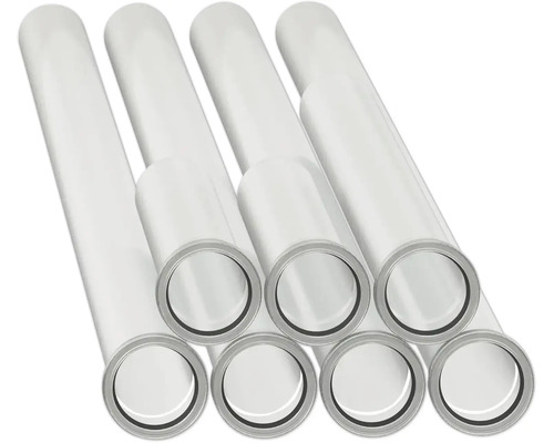 Plusieurs tuyaux en plastique blanc avec bagues d étanchéité de différentes longueurs pour l évacuation.
