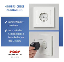 reer Steckdosenschutz für kindersichere Handhabung, schließt automatisch beim Entfernen des Steckers, öffnet nur mit Stecker, reer Logo.