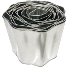 Bordure de gazon ondulée en métal galvanisé en rouleau pour la délimitation des parterres.