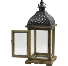 Lanterne en bois avec toit en métal et vitres en verre, une porte ouverte