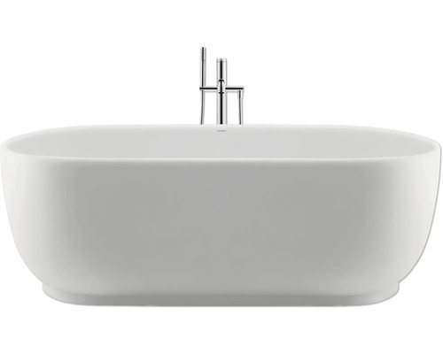 Baignoire îlot ovale avec mitigeur sur pied et douchette.