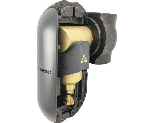 Séparateur de boue Bosch avec aimant pour systèmes de chauffage, raccord en laiton sous isolation avec symbole d'avertissement magnétique.