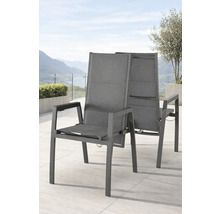 Deux fauteuils de jardin modernes à dossier haut avec cadre en aluminium anthracite et revêtement en textile gris sur une terrasse lumineuse.