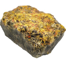 Bloc de foin compressé avec fleurs séchées et herbes pour petits animaux.