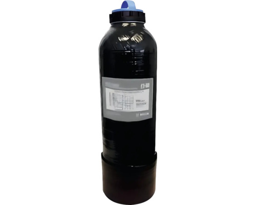 Bouteille de gaz noire avec poignée de transport bleue et étiquette technique.