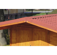Vue rapprochée du toit à deux pentes d une cabane de jardin en bois avec des bardeaux rouges.