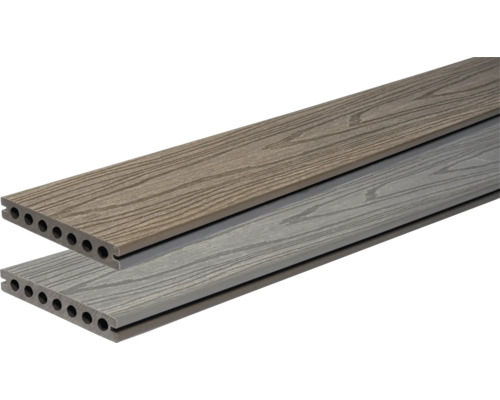 Lames de terrasse en bois composite avec veinure de bois et profilé alvéolaire dans les couleurs brun et gris.