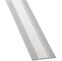 Profilé de transition ou de nez de marche avec une partie centrale lisse et des bords rainurés.