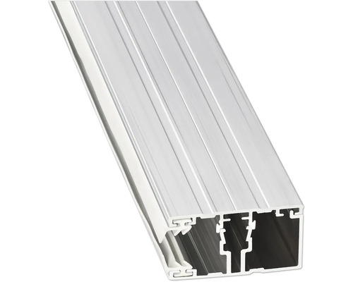 Profilé en aluminium avec plusieurs rails de guidage et canaux pour systèmes de montage.