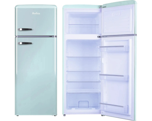 Combiné réfrigérateur-congélateur Amica rétro vert menthe, ouvert et fermé avec clayettes en verre, bac à légumes et balconnets de porte.