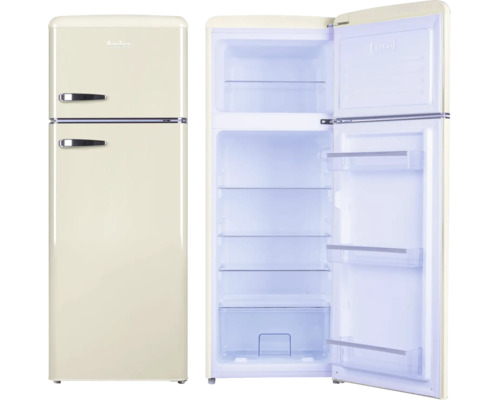 Réfrigérateur-congélateur Amica rétro, beige, deux portes, poignées chromées, clayettes en verre et bac à légumes.