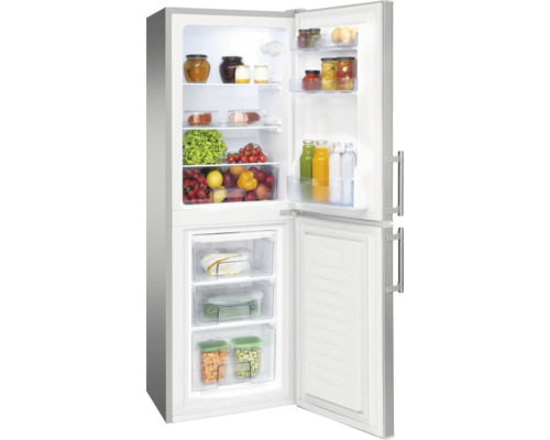 Réfrigérateur-congélateur combiné ouvert avec intérieur blanc, rempli de produits frais, légumes, fruits, bocaux et bouteilles.