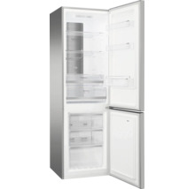 Réfrigérateur-congélateur ouvert aspect acier inoxydable avec clayettes en verre, porte-bouteilles, deux tiroirs fraîcheur et trois tiroirs.
