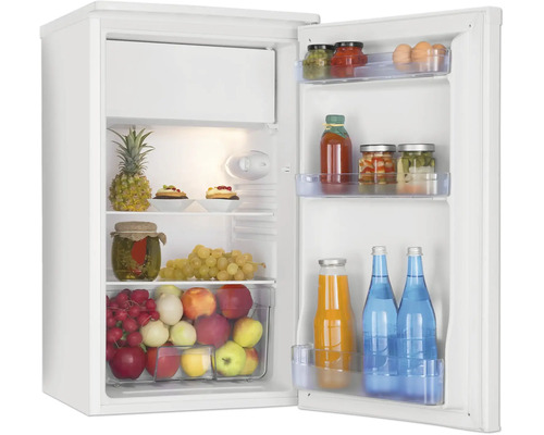 Réfrigérateur de table ouvert avec compartiment congélateur, rempli d'aliments comme des fruits et des boissons pour illustrer le rangement.