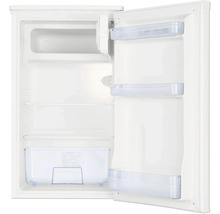 Vue intérieure d'un réfrigérateur avec compartiment congélateur, clayettes en verre, bac à légumes et balconnets de porte.