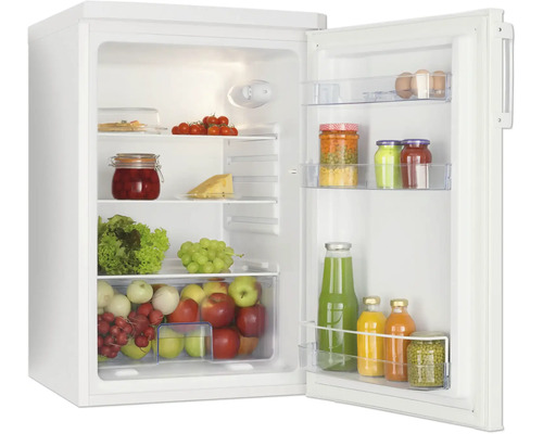 Réfrigérateur blanc avec porte ouverte, rempli de divers aliments tels que des fruits, des légumes et des boissons.