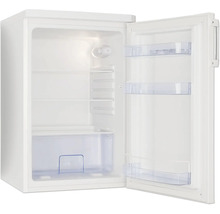 Petit réfrigérateur blanc avec porte ouverte, intérieur avec clayettes en verre, un bac à légumes et des balconnets de porte.