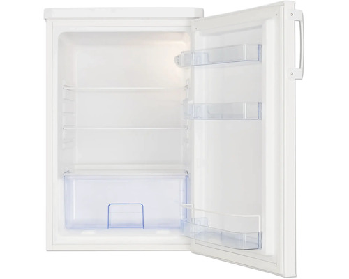 Réfrigérateur ouvert avec clayettes en verre, bac à légumes et balconnets de porte.