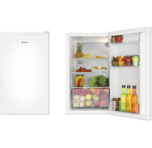 Réfrigérateur Amica blanc, pose libre, vue fermée avec Amica Logo et vue ouverte remplie de denrées alimentaires.