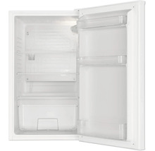 Réfrigérateur ouvert avec clayettes en verre, balconnets de porte et bac à légumes.