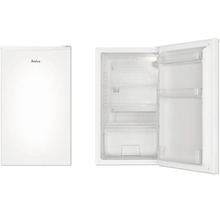 Réfrigérateur compact blanc Amica, vue avant fermée avec Amica Logo et vue ouverte avec compartiment congélateur, clayettes et balconnets de porte.