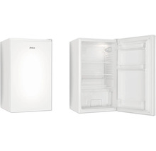 Réfrigérateur compact Amica en vue fermée et ouverte avec étagères et balconnets de porte.