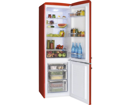 Réfrigérateur combiné rouge rétro, ouvert, avec clayettes en verre, porte-bouteilles, bac à légumes et trois tiroirs de congélation.