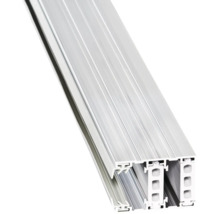 Profilé en aluminium utilisé comme rail de montage pour des travaux de construction.