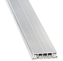 Aluminium-Profil für Bodenbeläge mit geriffelter Unterseite.