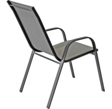 Chaise de jardin empilable avec structure en métal, assise et dossier en textile et accoudoirs.