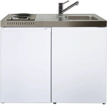 Kompaktküche mit Edelstahlspüle, zwei Kochplatten, Armatur und weißem Unterschrank.