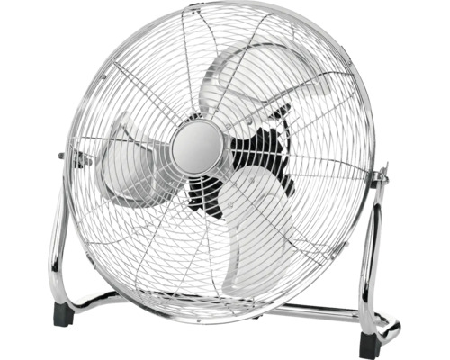 Ventilateur de sol en métal aspect chrome avec trois pales et grille de protection.