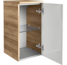 Badezimmer-Hängeschrank in Holzoptik mit einem Glasfachboden und geöffneter weißer Tür.