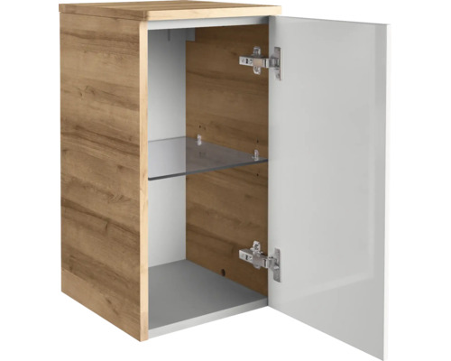 Badezimmer-Hängeschrank in Holzoptik mit einem Glasfachboden und geöffneter weißer Tür.