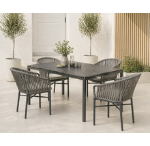 Moderne Garten-Essgruppe mit dunklem rechteckigem Tisch und grauen Seilflechtstühlen mit hellen Kissen auf einer hellen, organisierten Terrasse.
