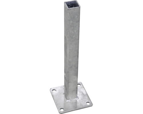 Pfostenträger zum Aufschrauben aus feuerverzinktem Stahl für quadratische Holzpfosten mit Bodenplatte und vier Bohrlöchern.