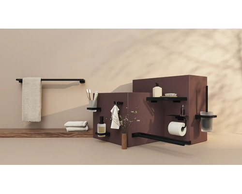 Ensemble d'accessoires de salle de bains moderne en noir mat avec porte-serviettes, distributeur de savon, étagère et porte-papier toilette.