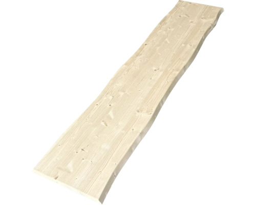 Longue planche en bois de résineux avec un bord naturel et un veinage visible.