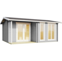 Abri de jardin gris en bois avec doubles portes vitrées blanches, deux grandes fenêtres et un mur à persiennes blanc sur le côté.