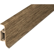Plinthe avec passage de câbles intégré en aspect bois.
