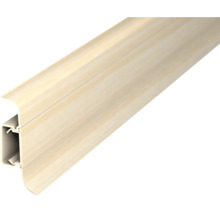 Plinthe en plastique avec grain de bois et canal de câbles intégré.