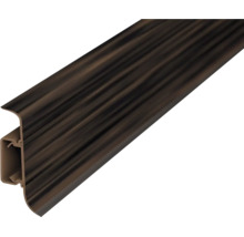 Plinthe aspect bois, profilé en plastique sombre.