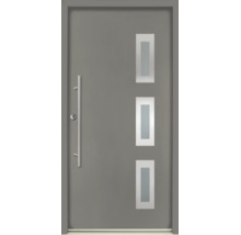 Porte d'entrée moderne grise avec trois inserts vitrés rectangulaires et une longue poignée de tirage en acier inoxydable.