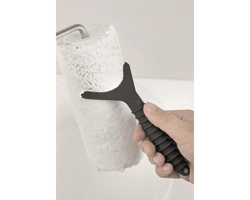 Grattoir pour rouleau à peinture en plastique utilisé pour enlever l'excès de peinture d'un rouleau.
