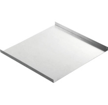 Fachboden aus verzinktem Metall mit abgekanteten Rändern und vorgebohrten Löchern zur Befestigung.
