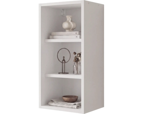 Étagère murale blanche ouverte avec trois compartiments, décorée d'un vase, de livres, d'une sculpture, de fleurs séchées et d'un bol en bois.